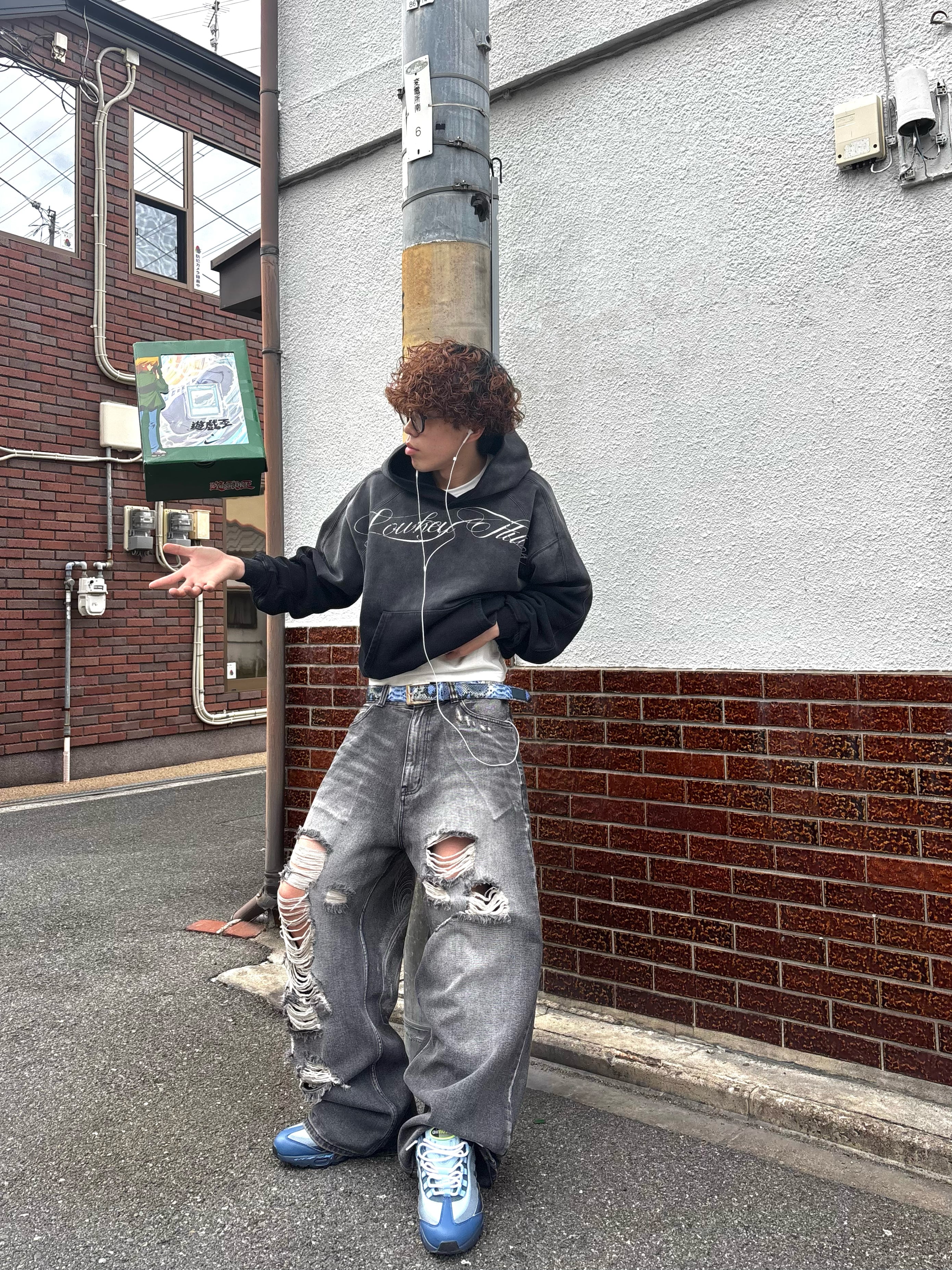OBSIDIAN WASH HOODIE